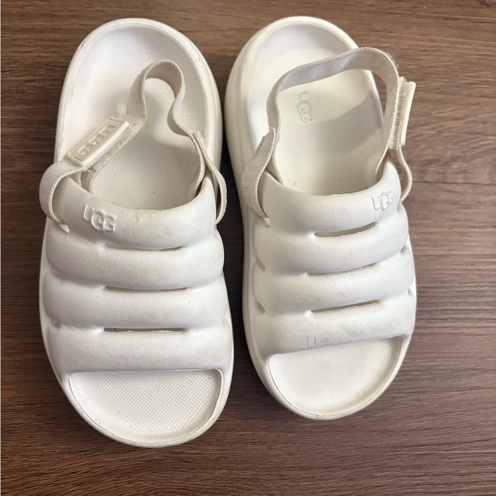 UGG Kids White Sport Yeah Slides Sandals, waterproof good condition size 11